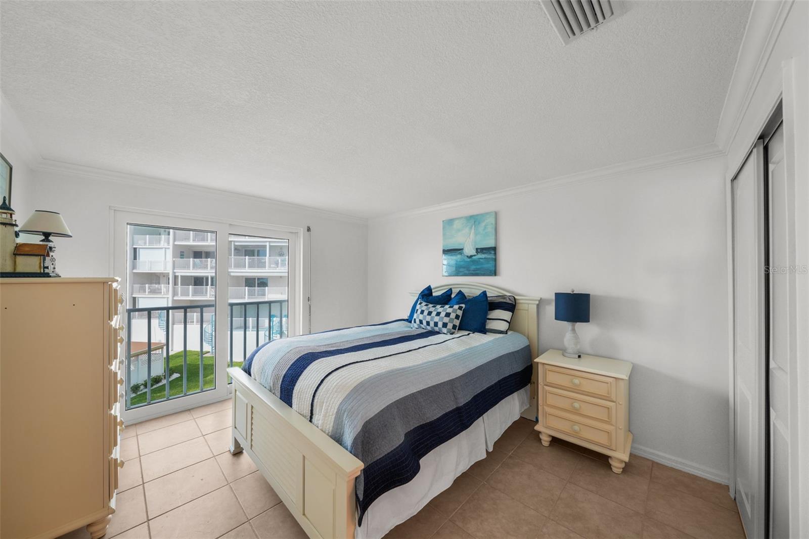 SUNSET REEF - Residential