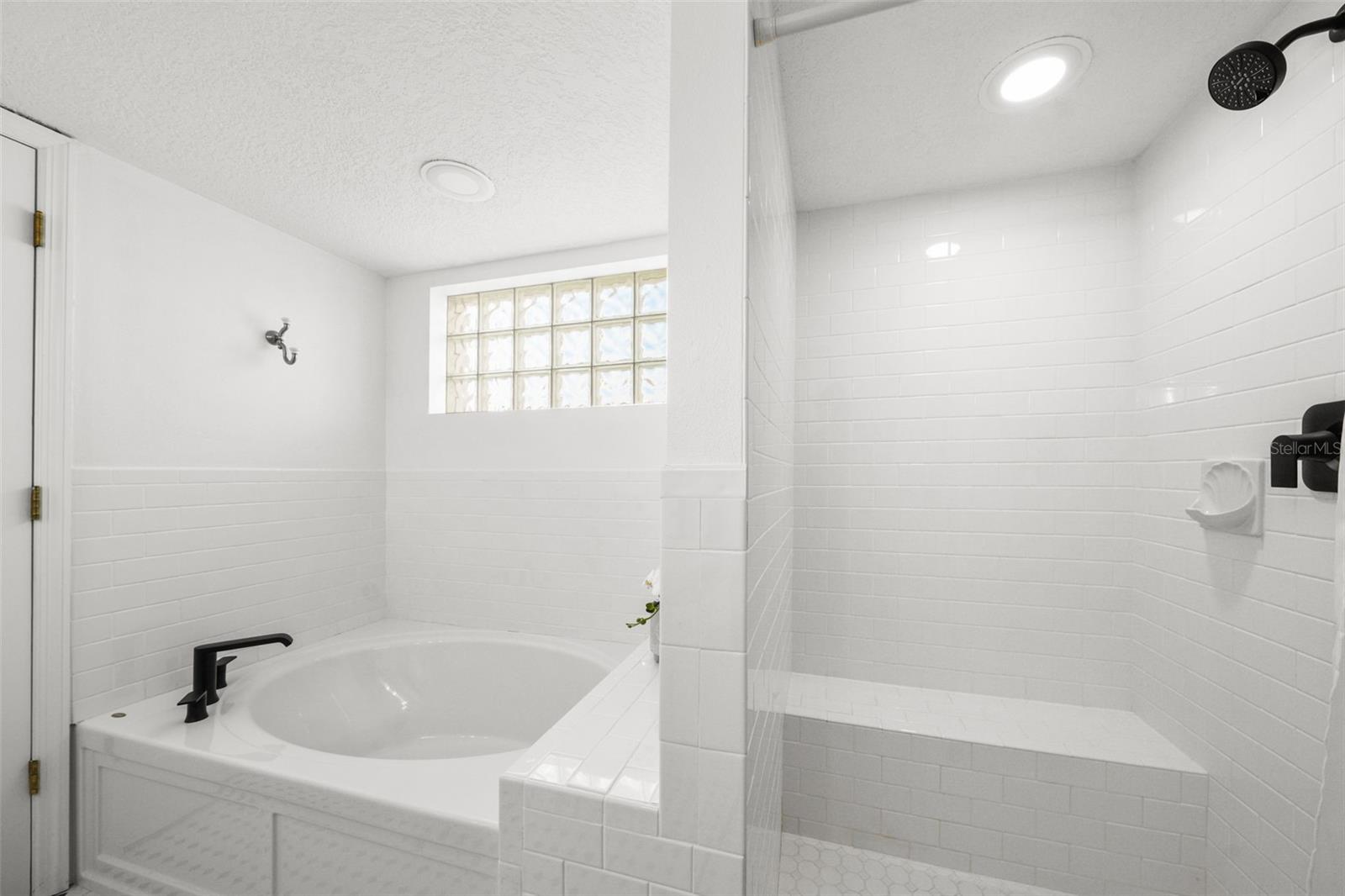 SUNSET REEF - Residential