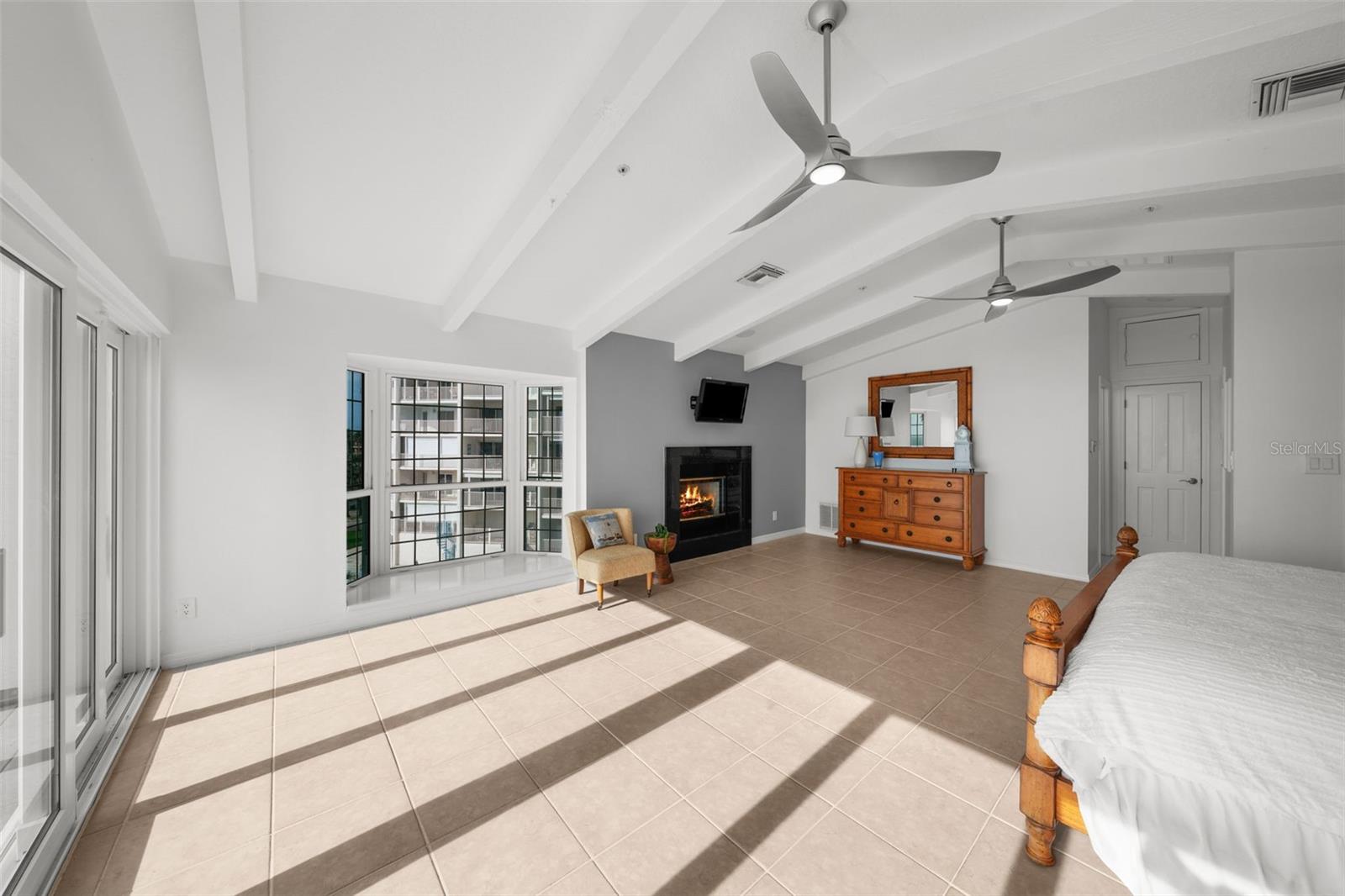 SUNSET REEF - Residential