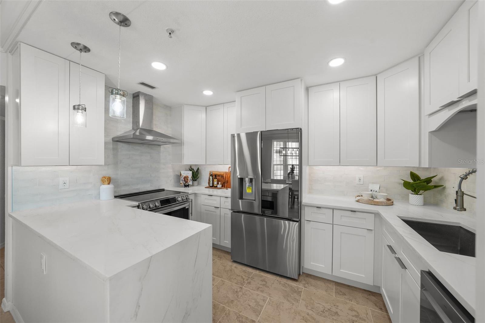 SUNSET REEF - Residential