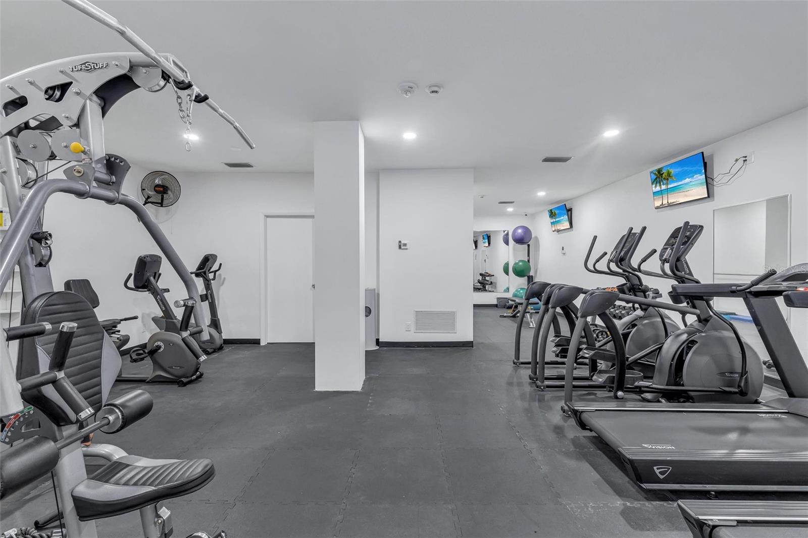 SIESTA TOWERS - Residential