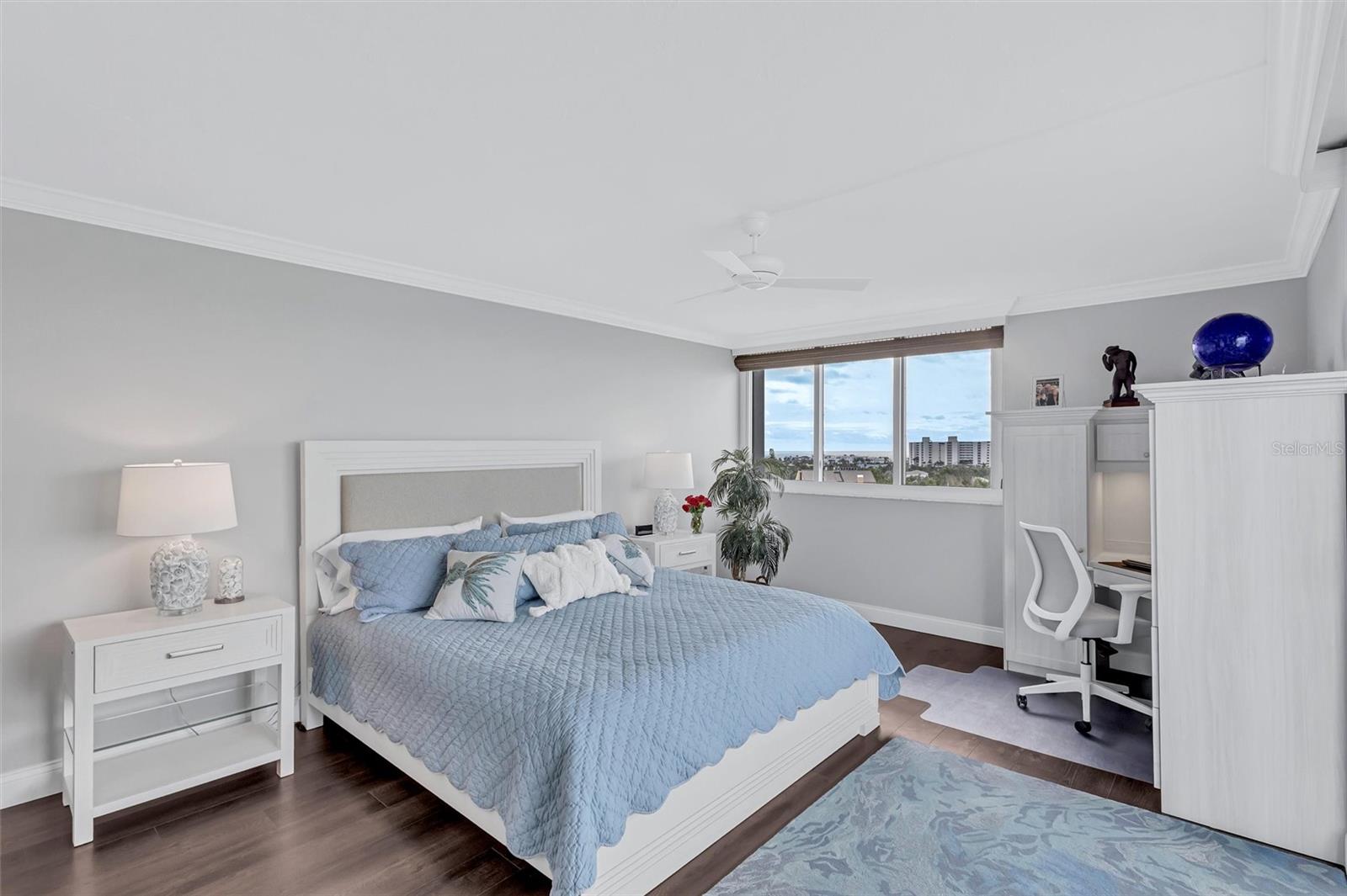 SIESTA TOWERS - Residential