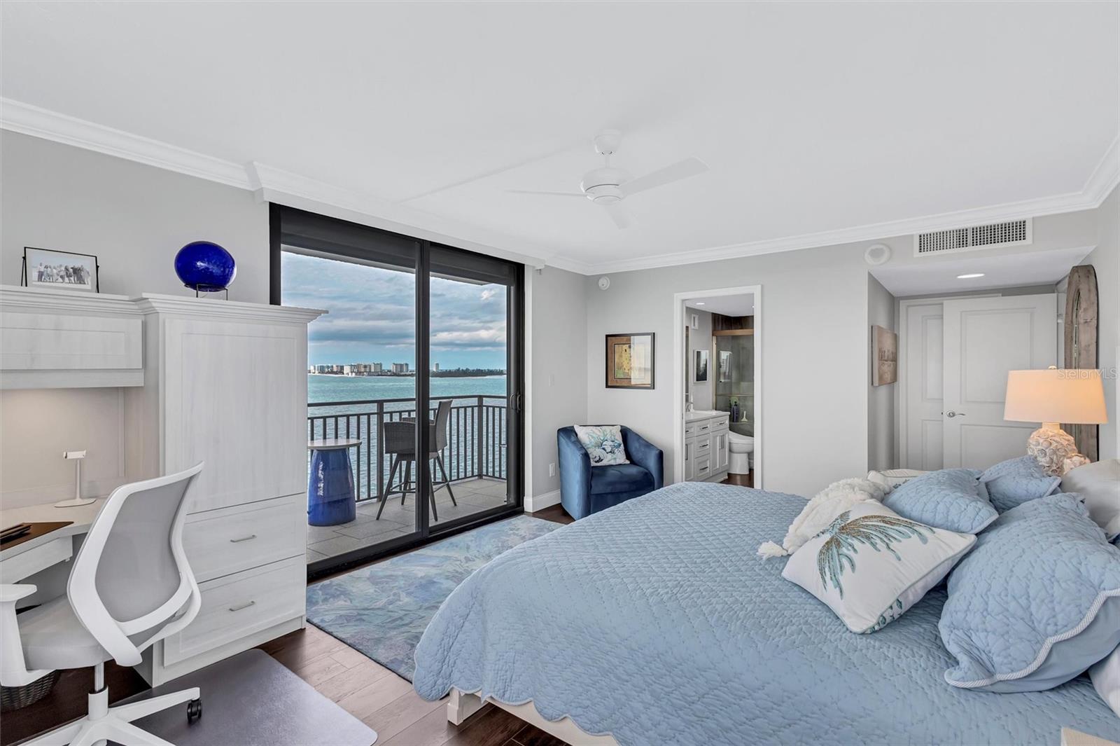 SIESTA TOWERS - Residential