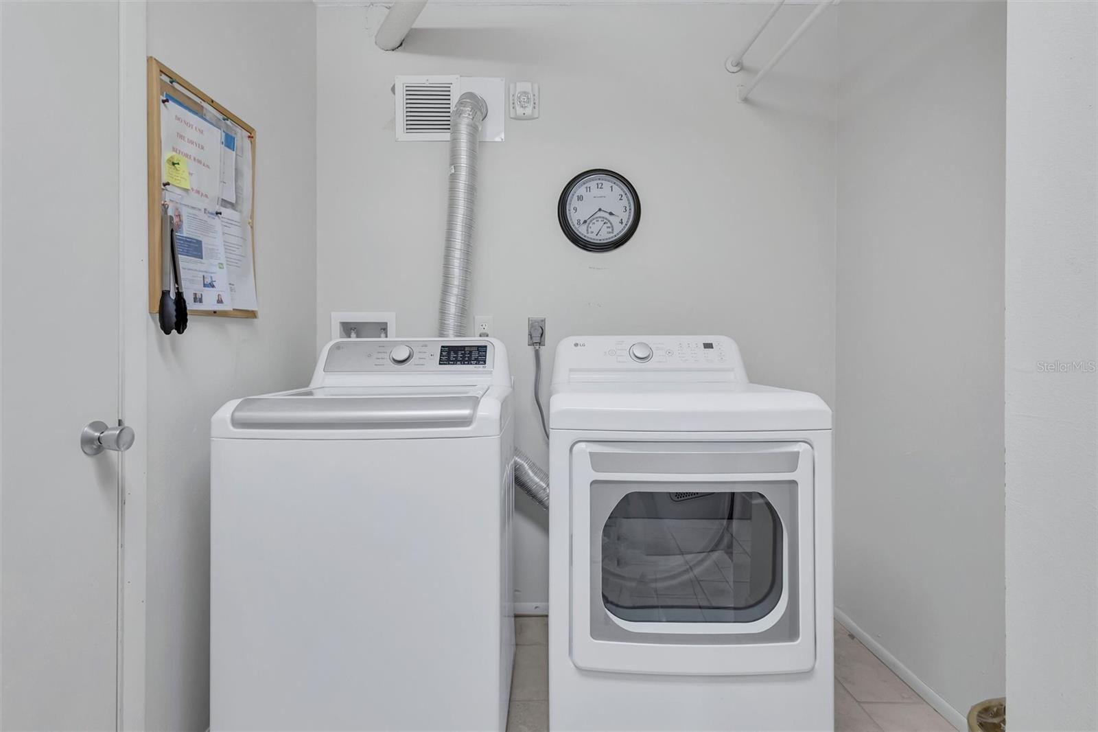 SIESTA TOWERS - Residential