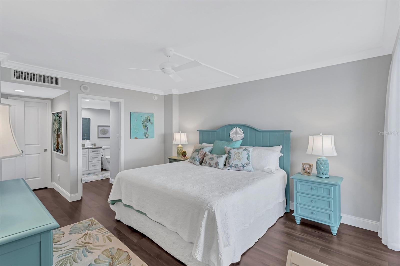 SIESTA TOWERS - Residential