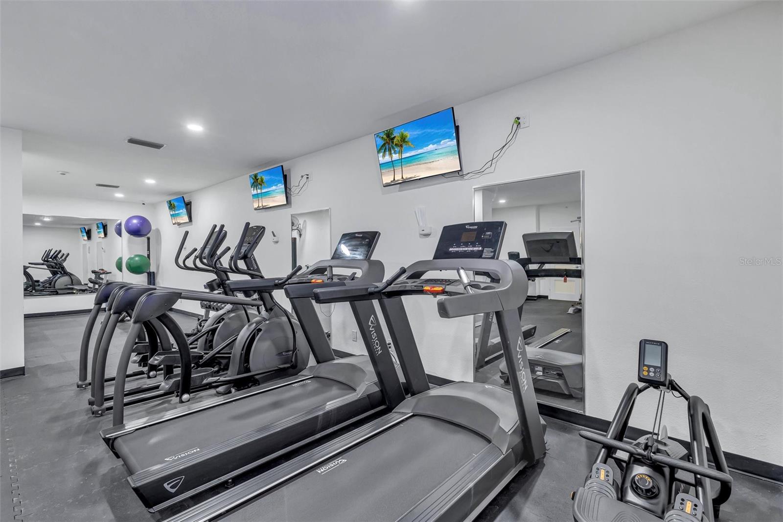 SIESTA TOWERS - Residential