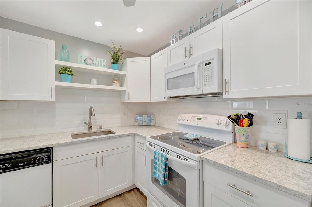 Photo of 6057 Coral Way #3, Bradenton, FL 34207 (MLS # A4665748)