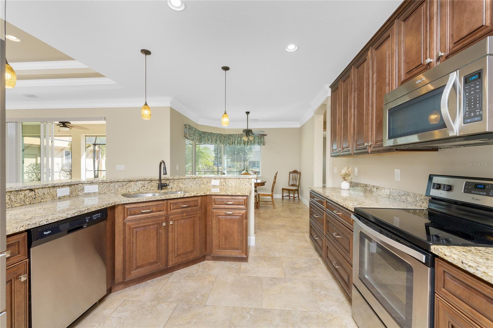 250 ROTONDA BOULEVARD N