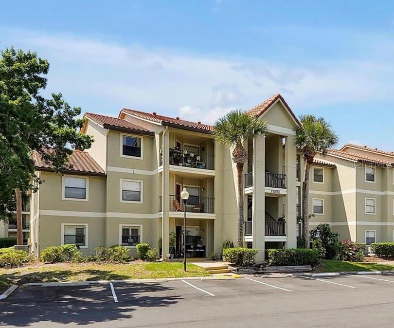 Welcome to Parkway at Blossom Park Villas, a beautifully maintained community in the heart of exciting growth and development! This must-see 2-bedroom, 2-bathroom condo offers a perfect blend of comfort and style.
Inside, you’ll find a spacious open floor plan featuring a kitchen with stainless steel appliances, granite countertops, an eye-catching backsplash, and elegant wooden cabinets. The tile flooring flows throughout, complementing the generous walk-in closet for added convenience.
Both bathrooms showcase modern touches, including stylish lighting, a jetted bathtub, contemporary floating sinks, and sleek tile floors.
Just two miles from Disney’s Main Gate and close to shopping, restaurants, hospitals, and entertainment, this prime location can’t be beat. Don’t miss the chance to make this inviting home yours—schedule a showing today!