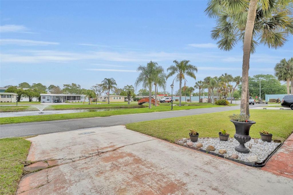 Photo of 104 Diamond Head Drive, Leesburg, FL 34788 (MLS # G5109817)