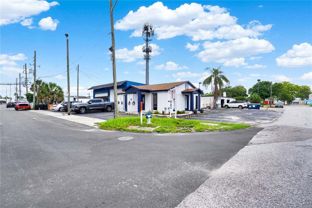 Photo of 730 Lowell Boulevard, Orlando, FL 32803 (MLS # O6435016)