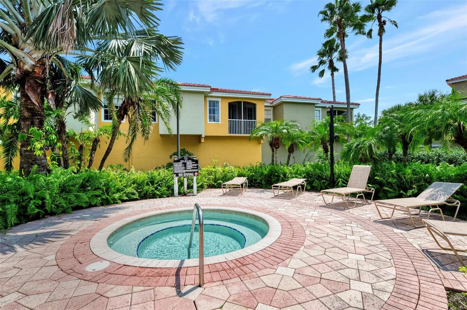 LAS PALMAS OF SARSOTA - Residential