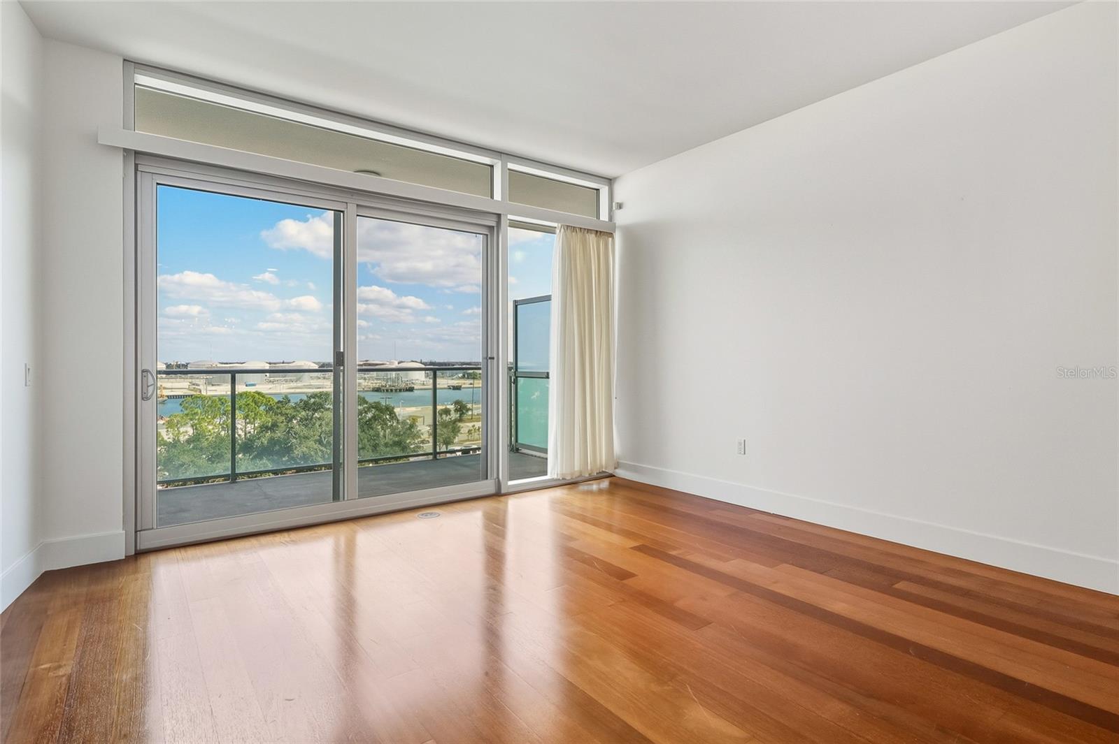 THE PLACE AT CHANNELSIDE A CON - Residential