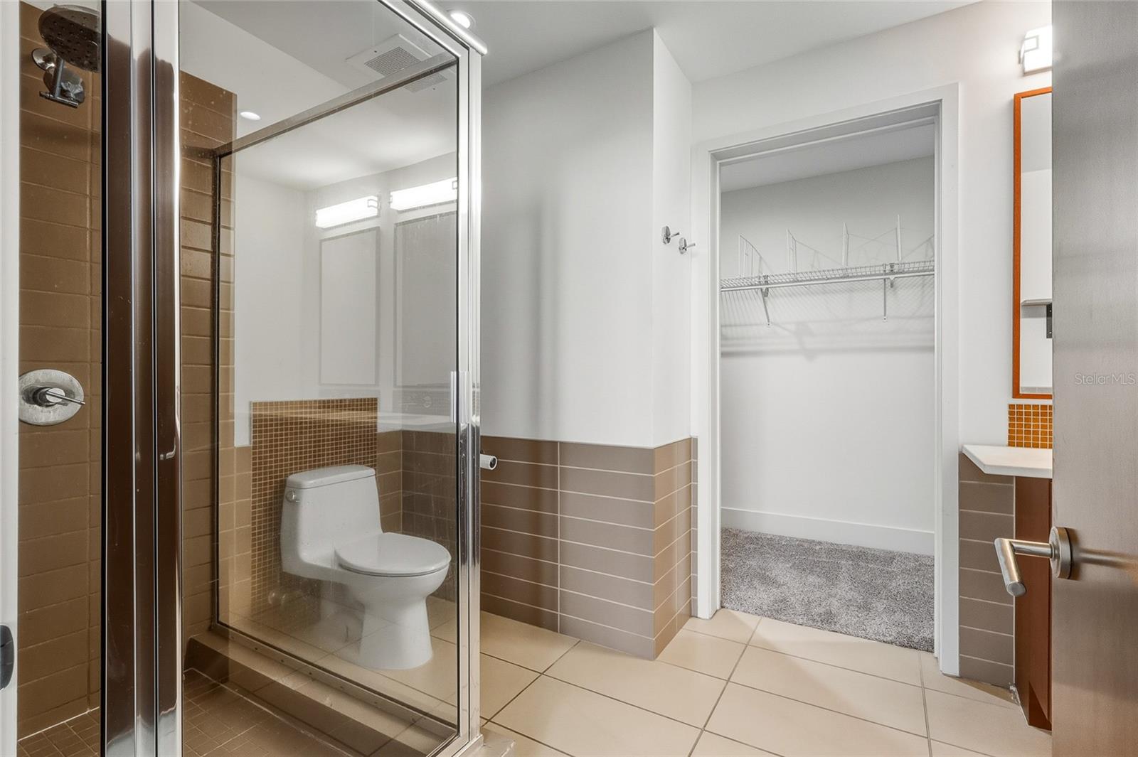 THE PLACE AT CHANNELSIDE A CON - Residential