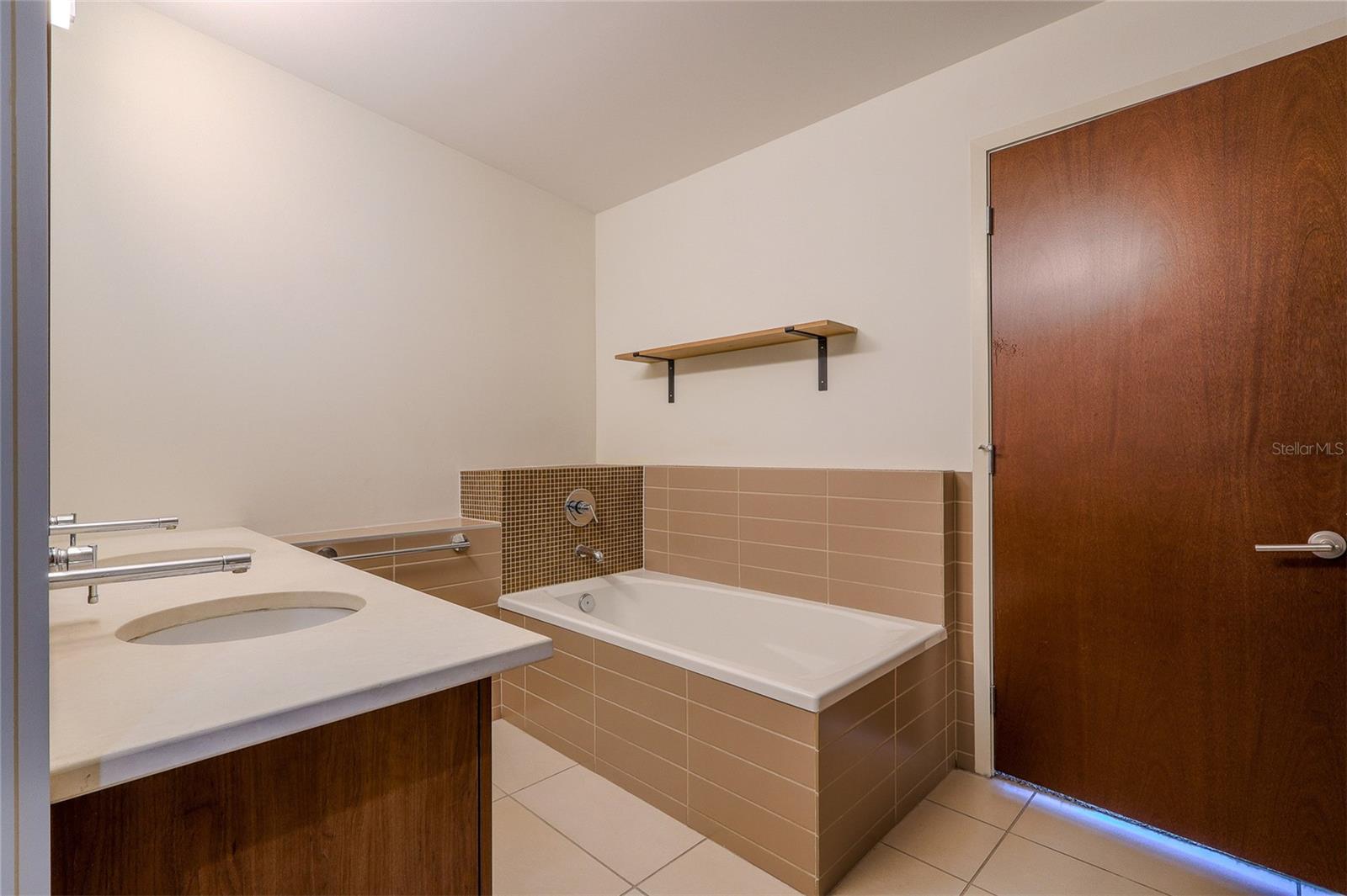THE PLACE AT CHANNELSIDE A CON - Residential