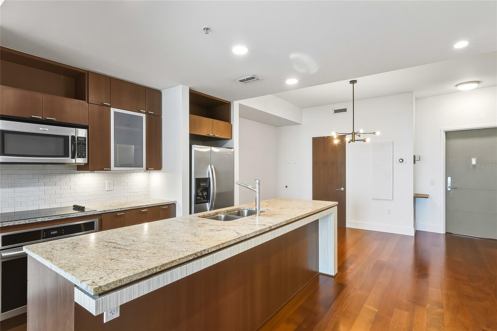 THE PLACE AT CHANNELSIDE A CON - Residential