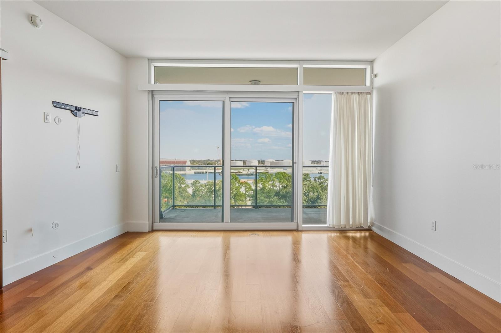 THE PLACE AT CHANNELSIDE A CON - Residential