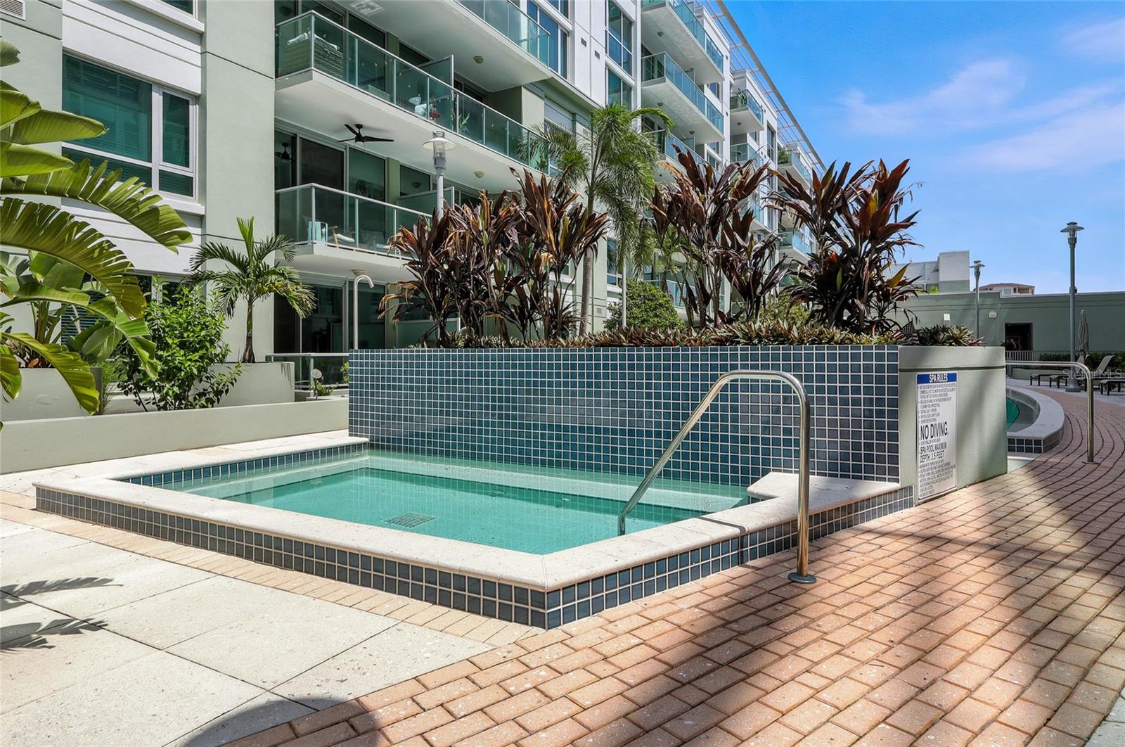 THE PLACE AT CHANNELSIDE A CON - Residential