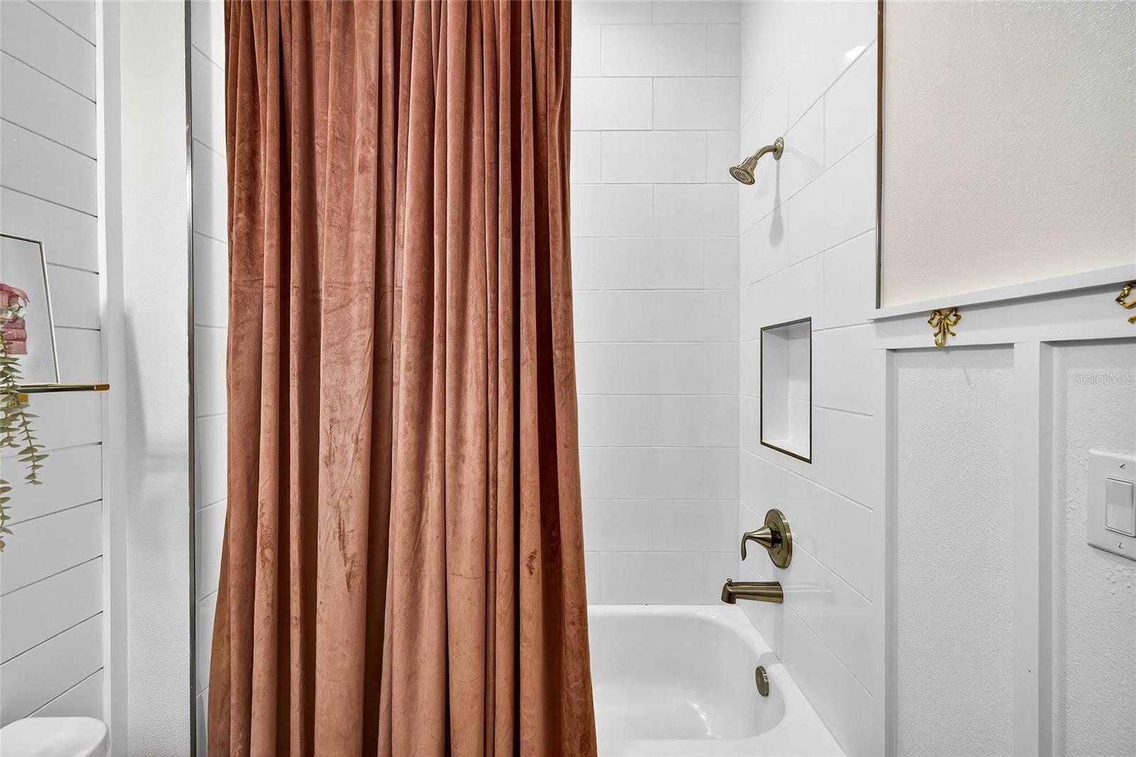 B & D HAWKSTONE PH 2 - Residential Lease