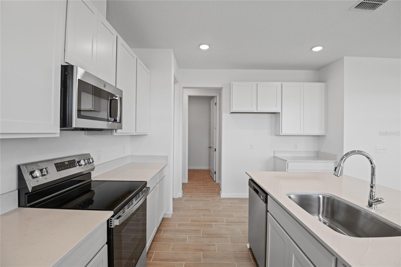 5216 BEE BALM STREET