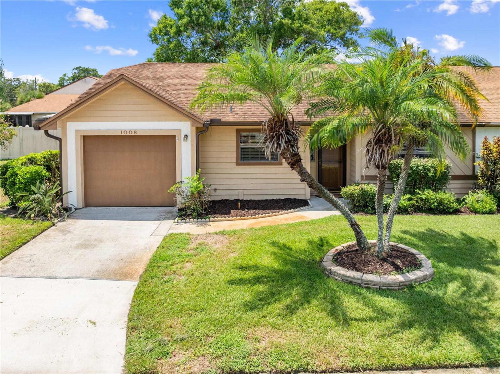 NEW LISTING IN ROYALE BERMUDA! WELCOME HOME TO THIS SPACIOUS END-UNIT FEATURING 3 BEDROOMS, 2 BATHROOMS, OVER 1,350 SQ. FT. OF LIVING SPACE AND A SINGLE CAR GARAGE! THIS PROPERTY HAS HAD THE MAJOR COMPONENTS REPLACED AND IS READY FOR ITS NEW OWNERS TO BRING IT INTO 2025! RECENT UPDATES INCLUDE: NEWER ROOF (2018),AC (2017) WATER HEATER (2023) BRAND NEW HARDIE BOARD SIDING (2025) ON THE SIDE AND BACK AREAS. INSIDE, YOU’LL LOVE THE LARGE PRIMARY CLOSET AND THE FLEXIBLE BONUS ROOM THAT CAN SERVE AS A DEN, OFFICE, OR FORMAL DINING ROOM. THE HOME OFFERS A VERY PRIVATE SETTING WITH LOW HOA FEES, MAKING IT BOTH COMFORTABLE AND AFFORDABLE. LOCATED IN THE DESIRABLE ROYALE BERMUDA COMMUNITY, THIS HOME COMBINES CONVENIENCE, PRIVACY, AND MORE—EVERYTHING YOU’VE BEEN LOOKING FOR! DON’T WAIT—SCHEDULE YOUR PRIVATE SHOWING TODAY!
