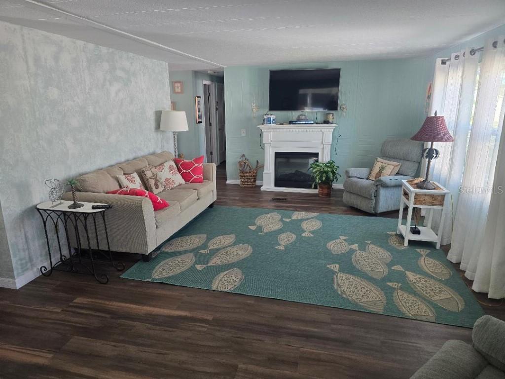 PALM LAKE ESTATES - Residential