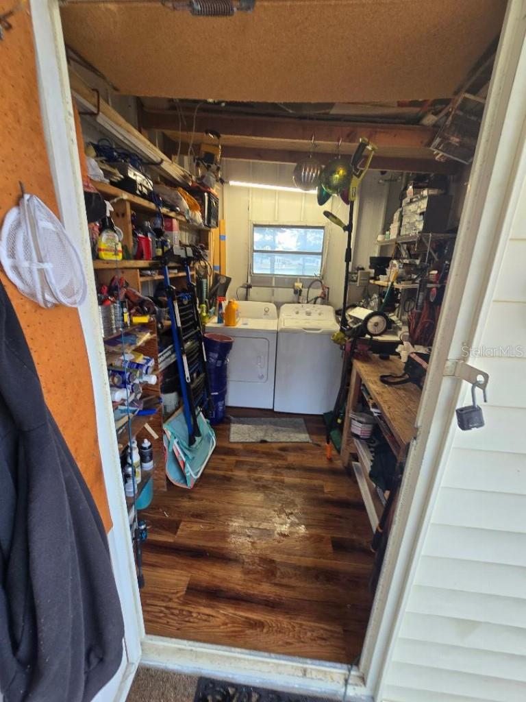 PALM LAKE ESTATES - Residential