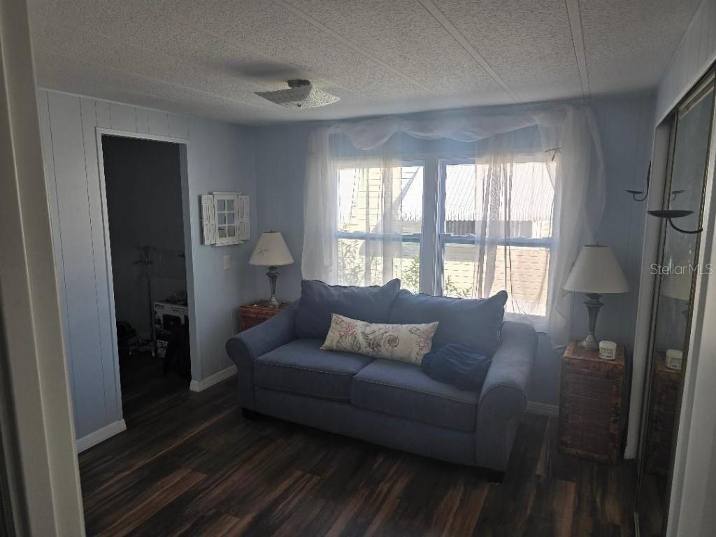 PALM LAKE ESTATES - Residential