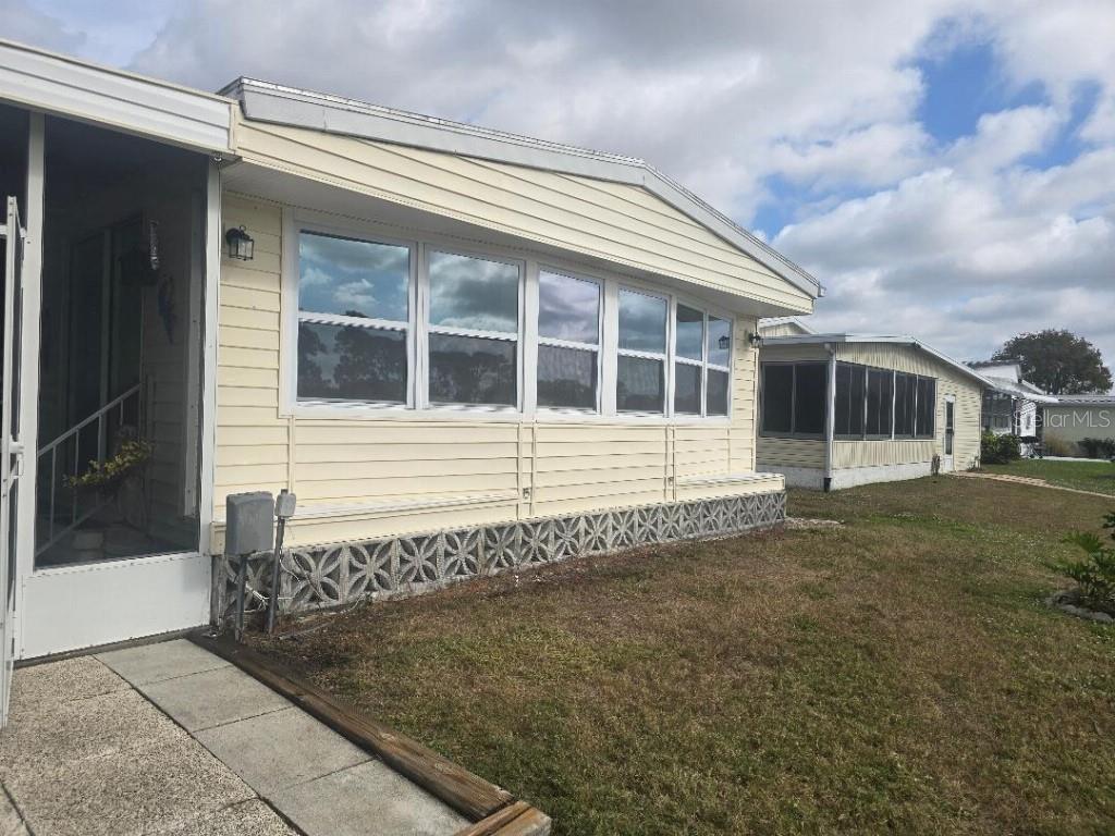 PALM LAKE ESTATES - Residential