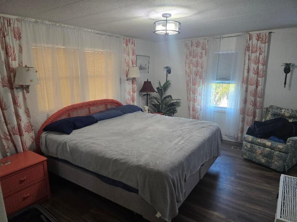 PALM LAKE ESTATES - Residential