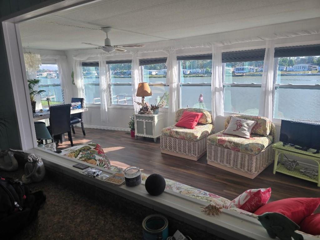 PALM LAKE ESTATES - Residential