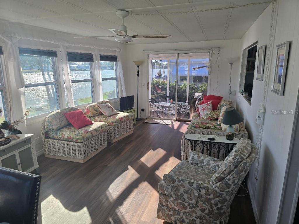 PALM LAKE ESTATES - Residential