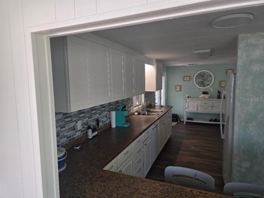 PALM LAKE ESTATES - Residential