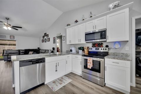 Tiny photo for 40610 E Fourth Avenue, Umatilla, FL 32784 (MLS # G5112562)