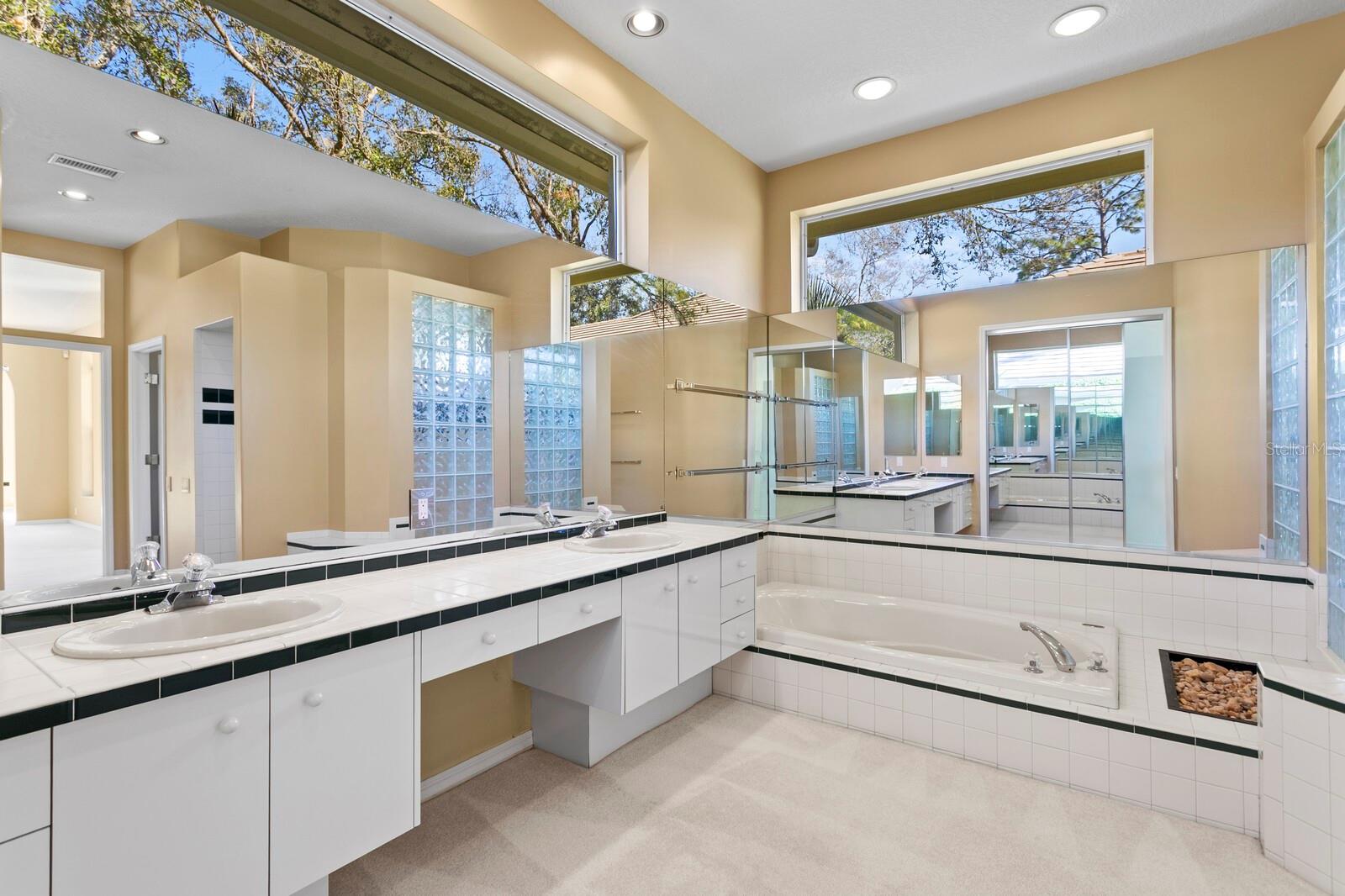 TAMPA PALMS AREA 2 UNIT 7D - Residential