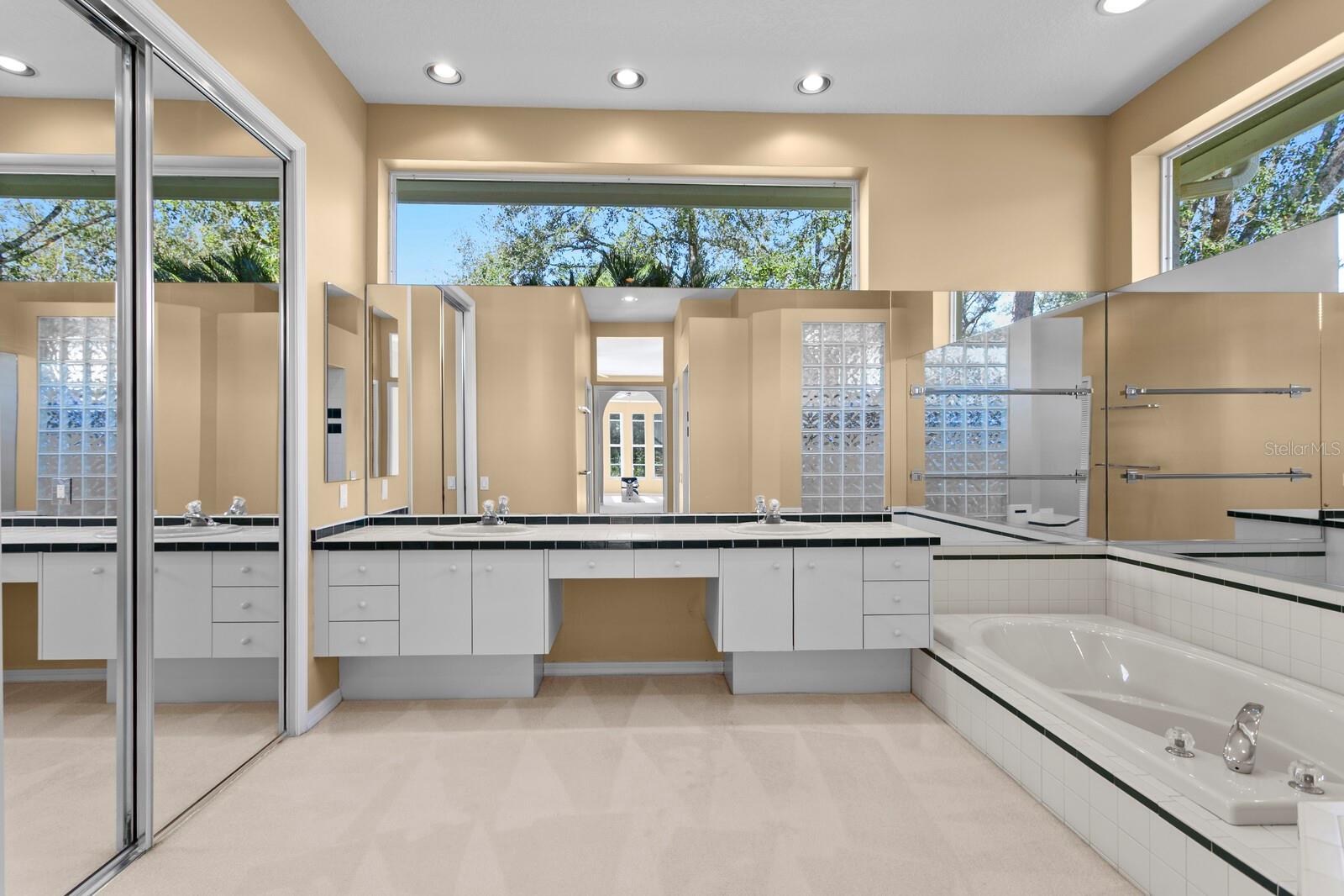 TAMPA PALMS AREA 2 UNIT 7D - Residential