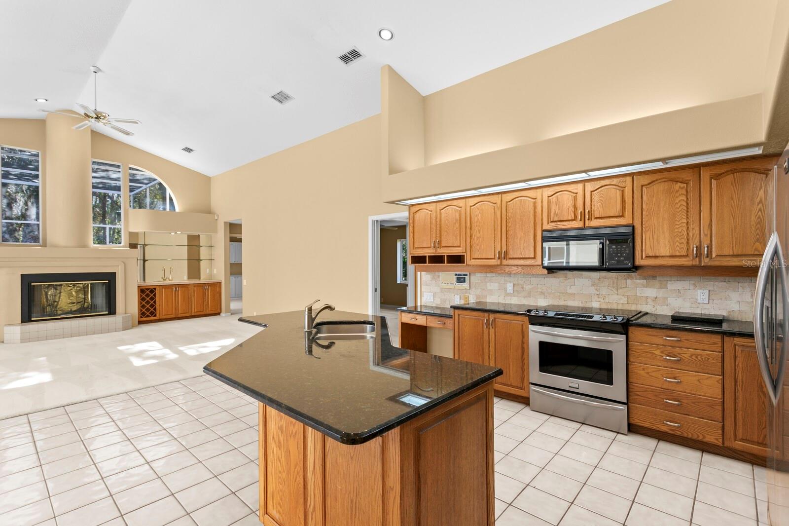 TAMPA PALMS AREA 2 UNIT 7D - Residential