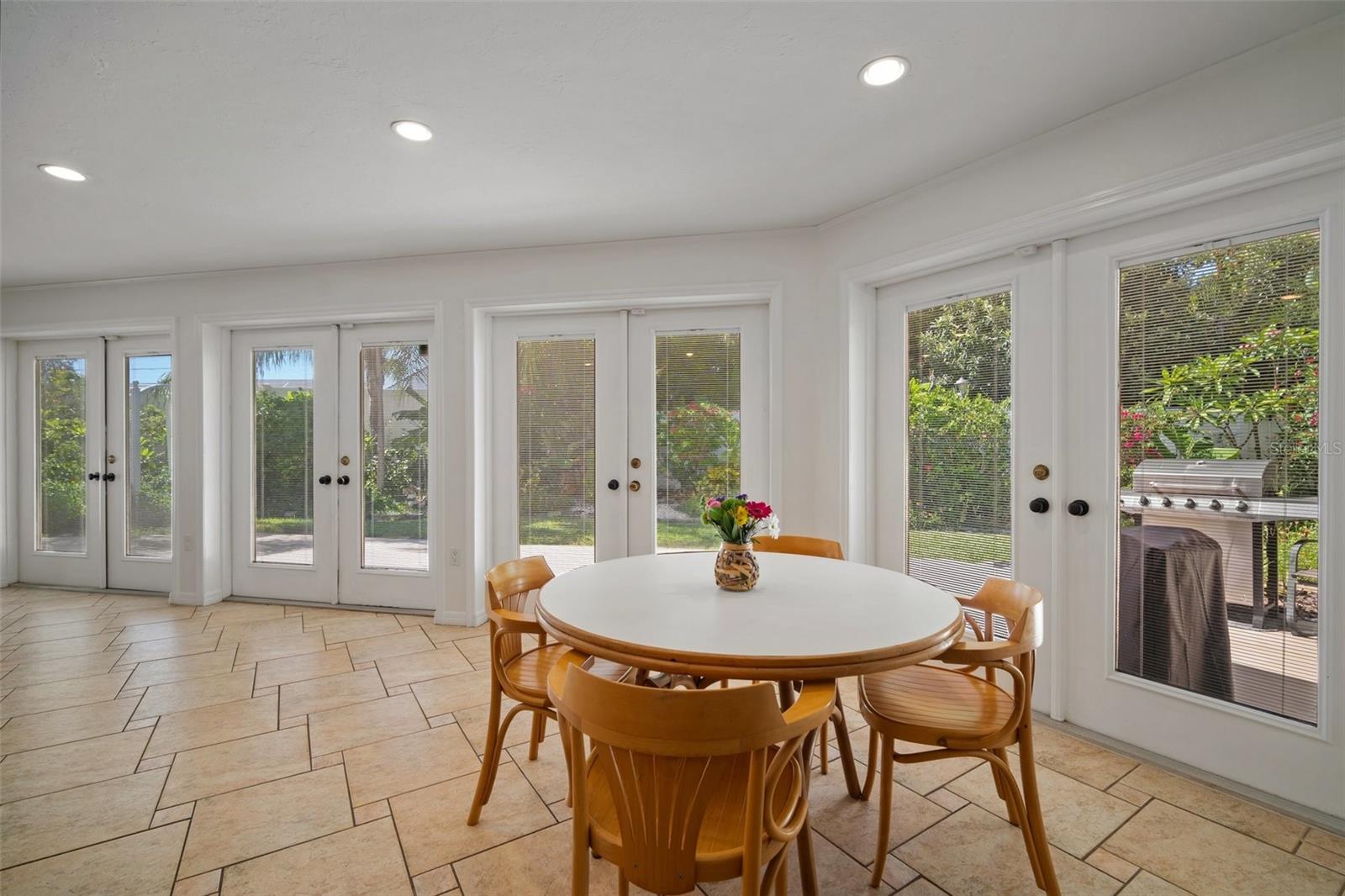 SHAWS POINT - Residential