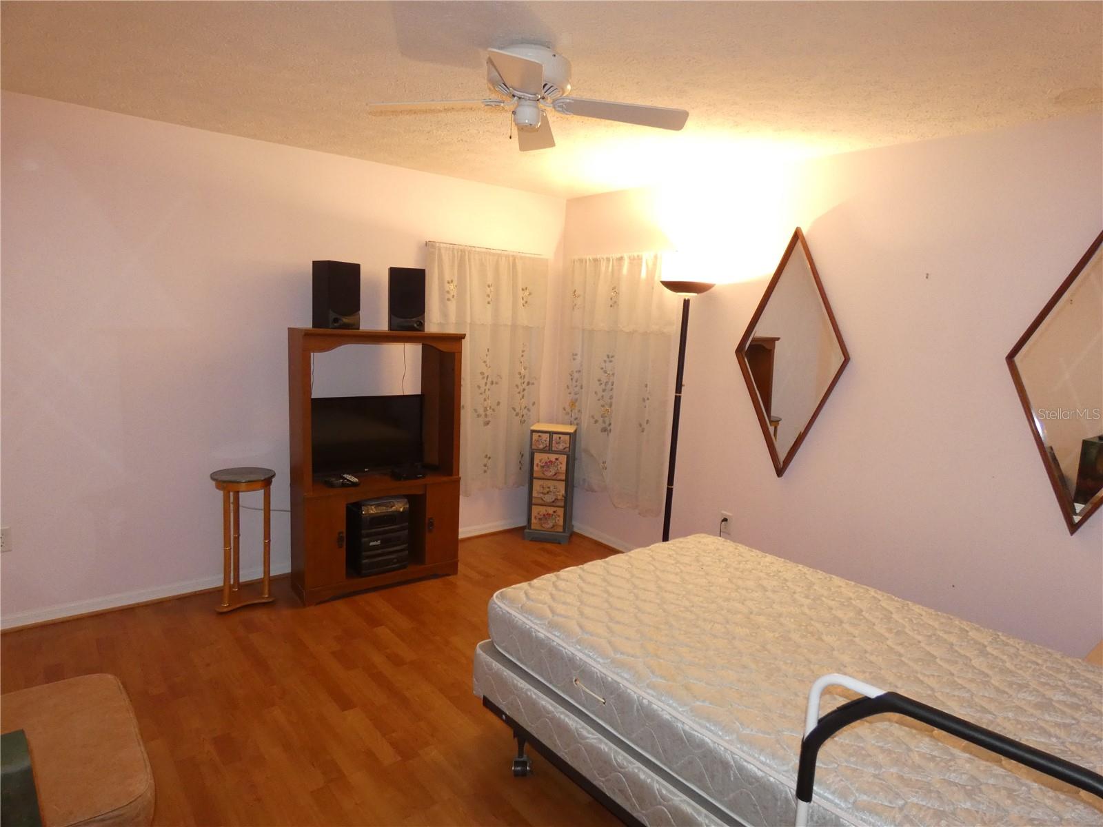 MEADOW OAKS - Residential