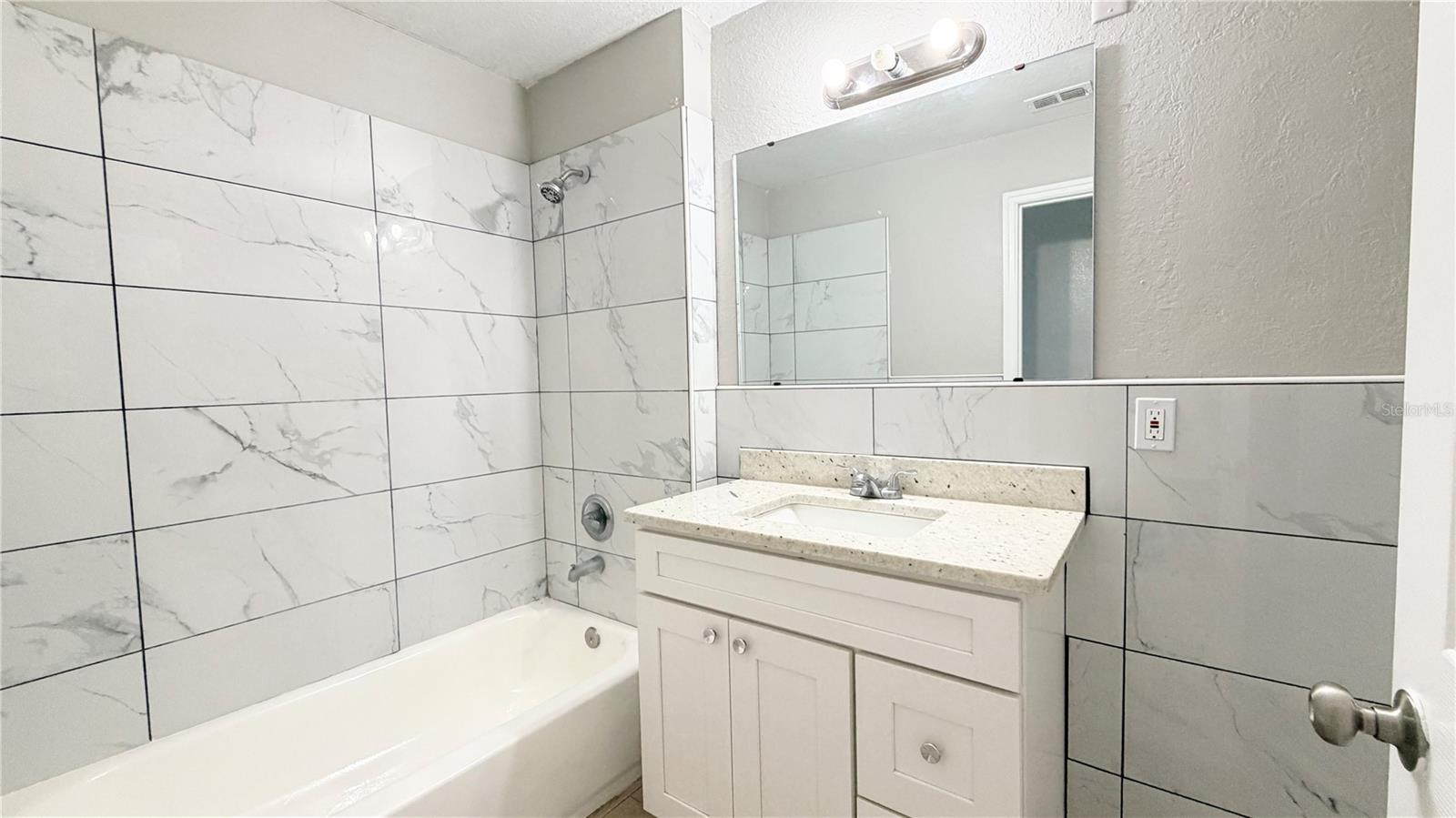 OAK LAWN - Residential Lease