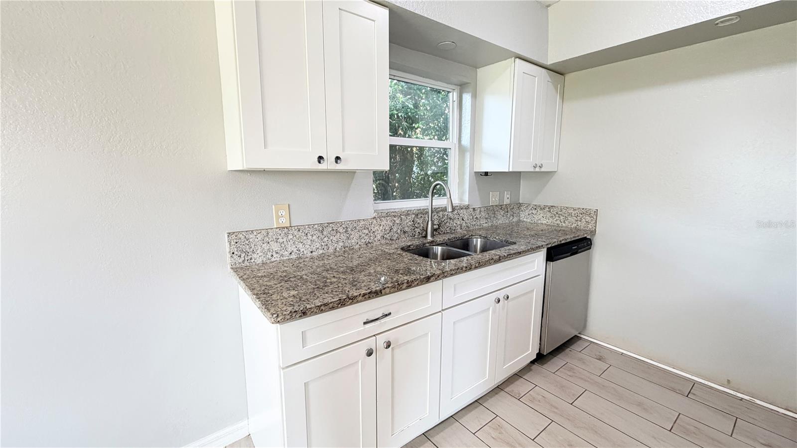 OAK LAWN - Residential Lease