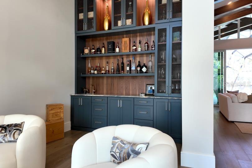 FOUNDERS CLUB - Residential