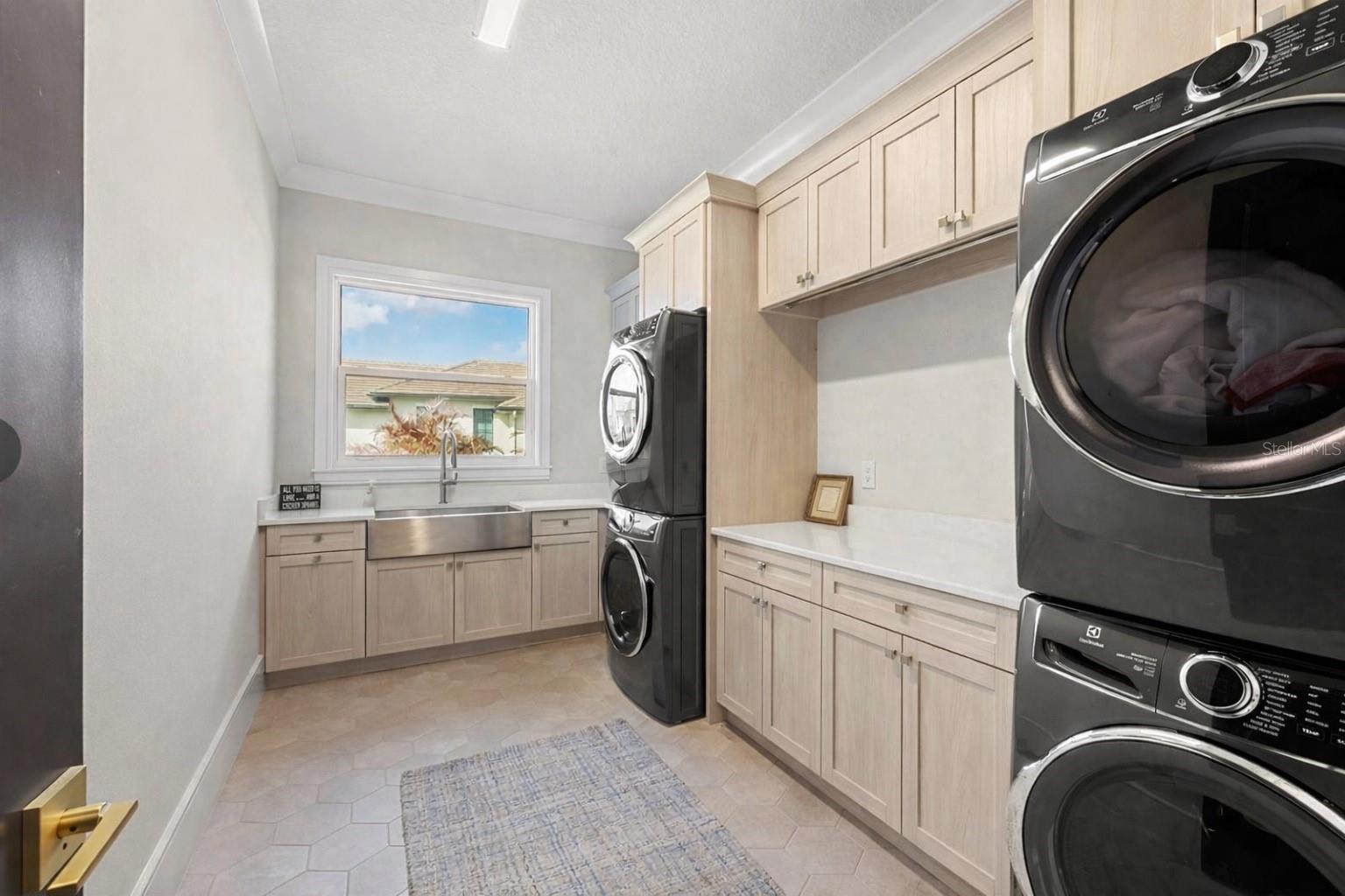 FOUNDERS CLUB - Residential