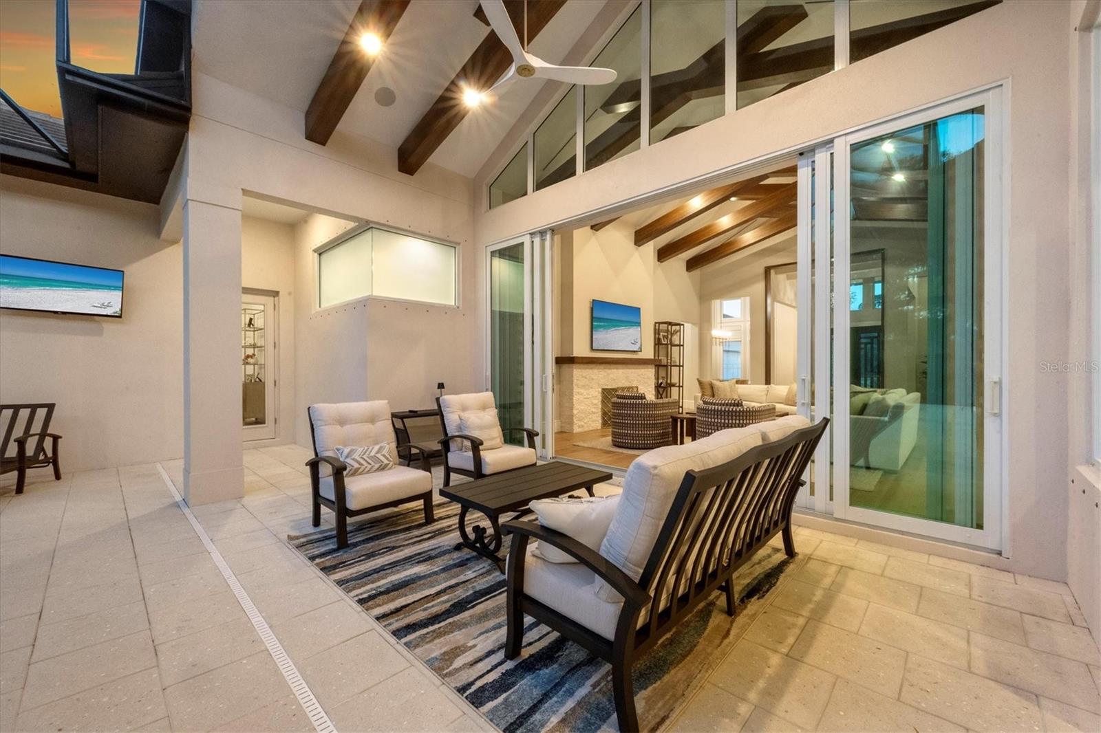 FOUNDERS CLUB - Residential