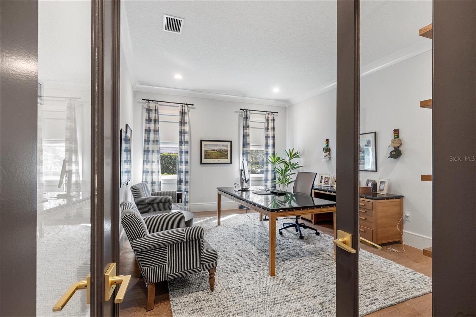 FOUNDERS CLUB - Residential