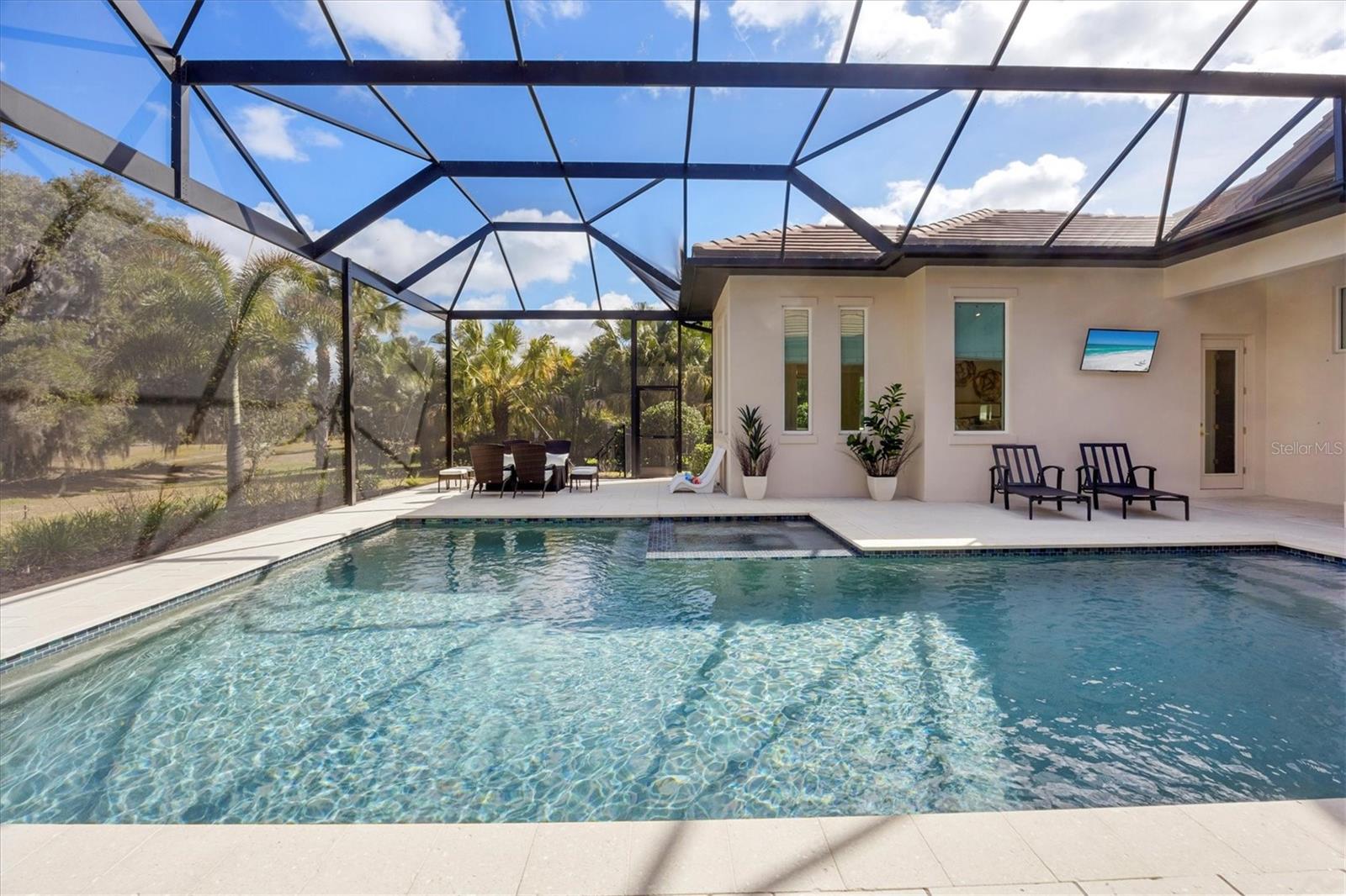 FOUNDERS CLUB - Residential