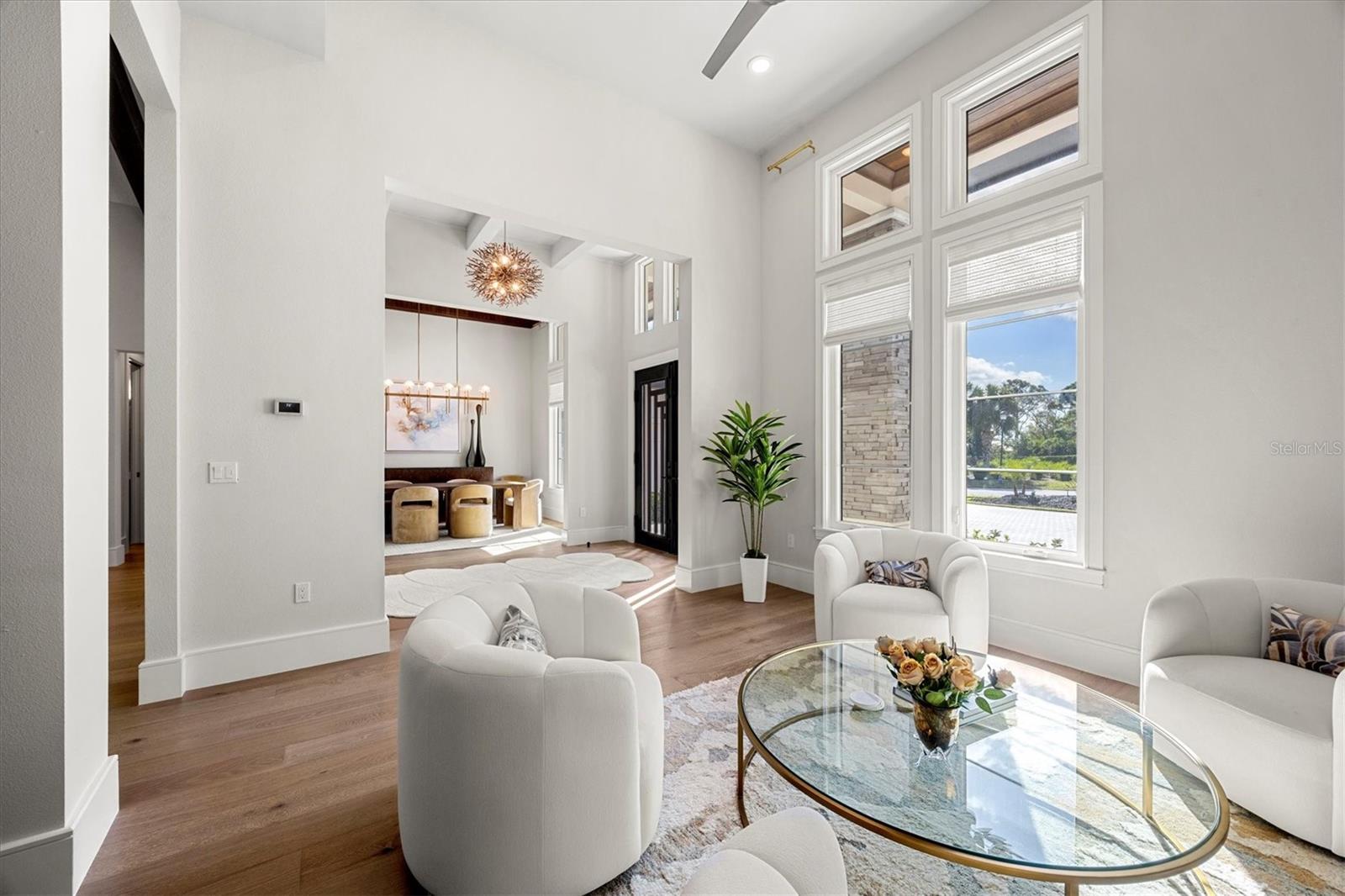 FOUNDERS CLUB - Residential