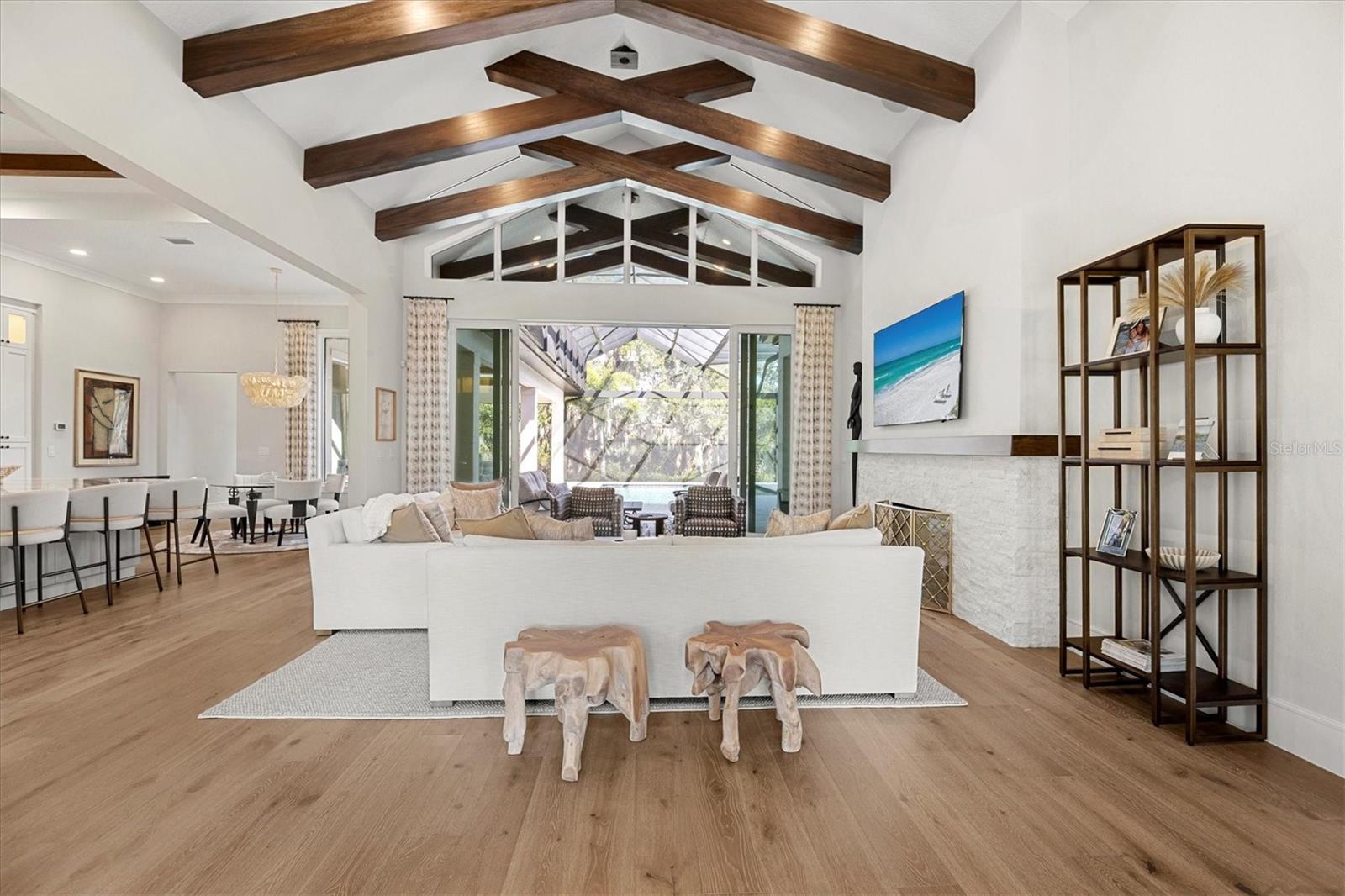 FOUNDERS CLUB - Residential