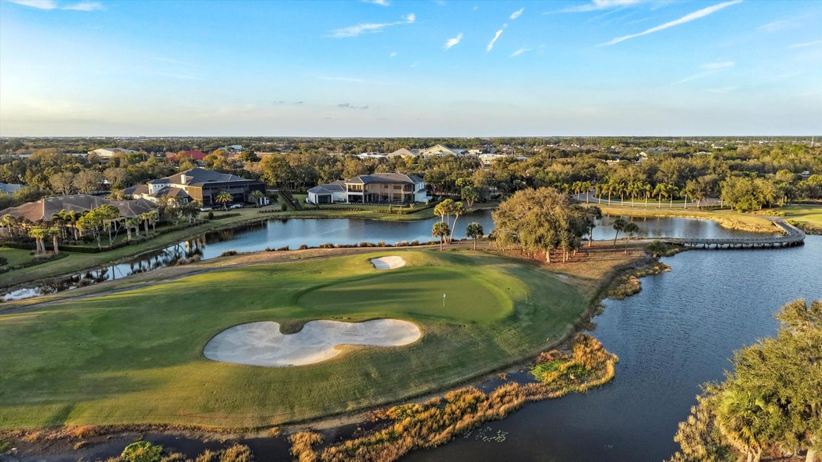 FOUNDERS CLUB - Residential