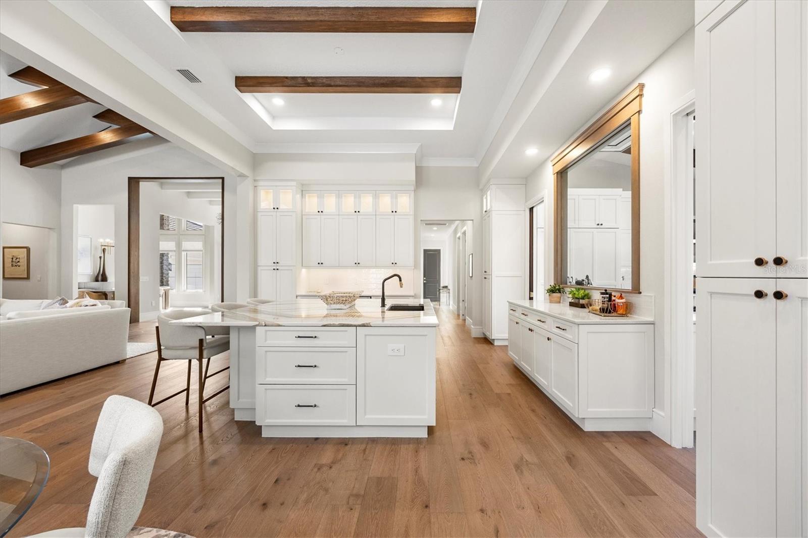 FOUNDERS CLUB - Residential